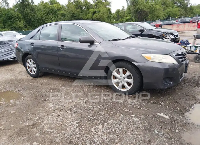 2011 Toyota CAMRY фото
