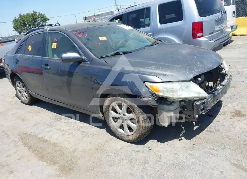 2011 Toyota CAMRY фото