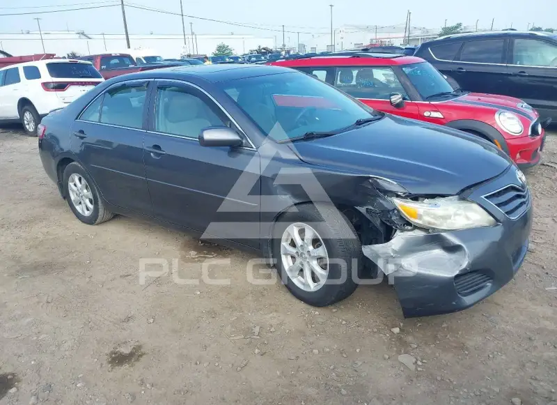 2011 Toyota CAMRY фото