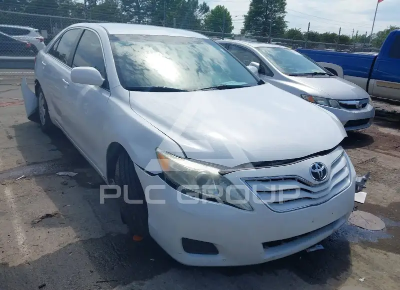 2011 Toyota CAMRY фото