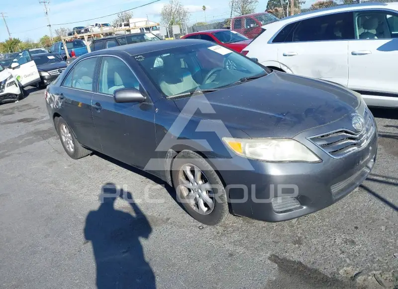 2011 Toyota CAMRY фото