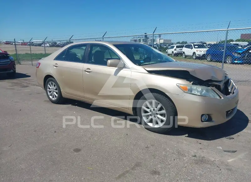 2011 Toyota CAMRY фото