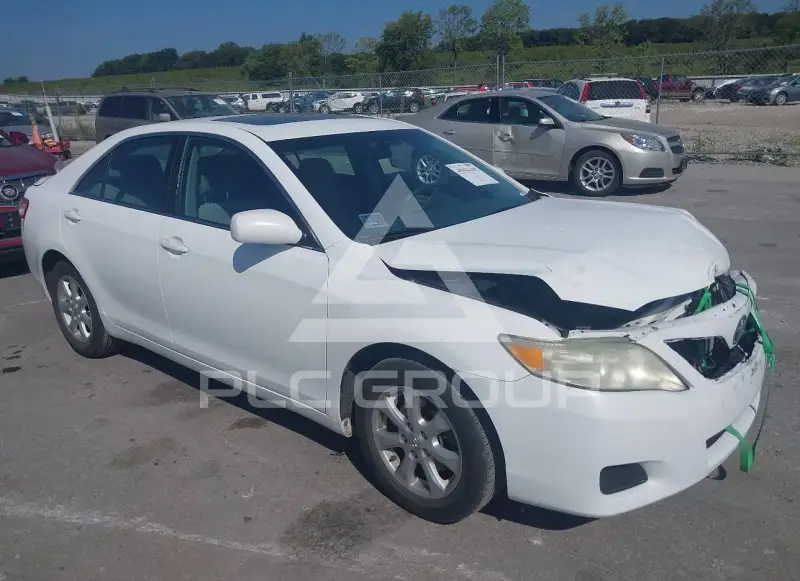 2011 Toyota CAMRY фото