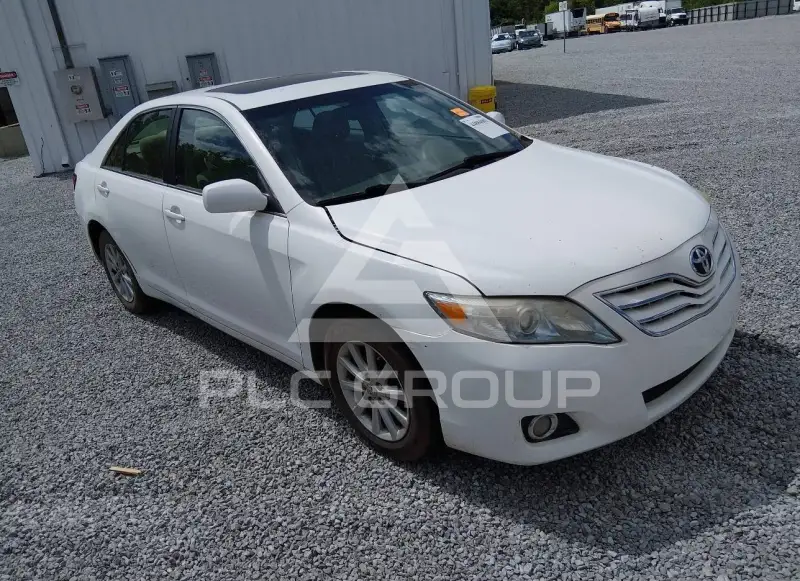 2011 Toyota CAMRY фото