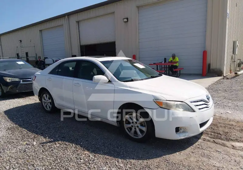 2011 Toyota CAMRY photo