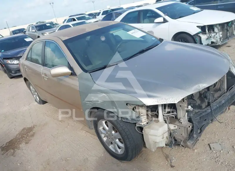 2011 Toyota CAMRY фото