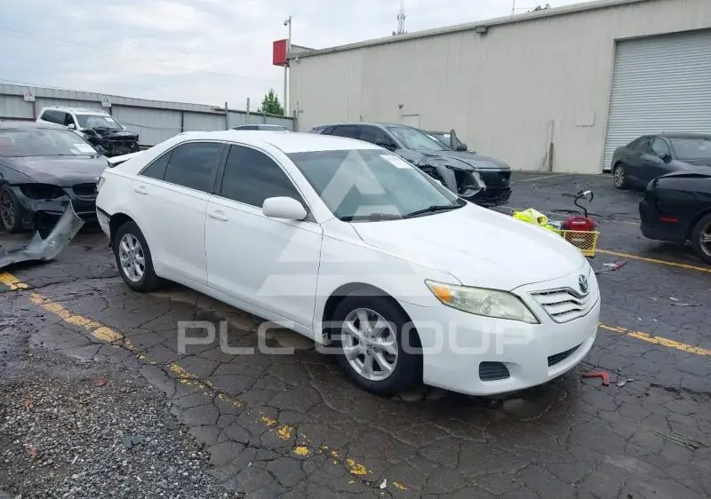 2011 Toyota CAMRY фото