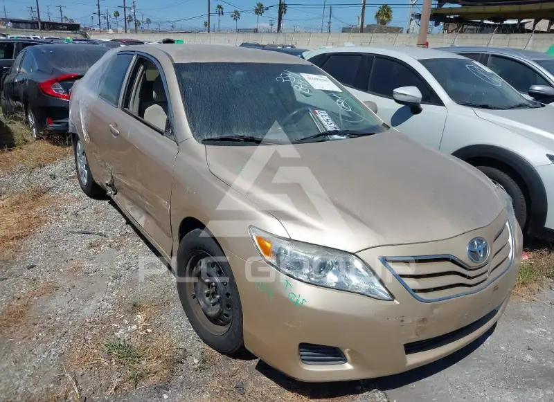 2011 Toyota CAMRY фото
