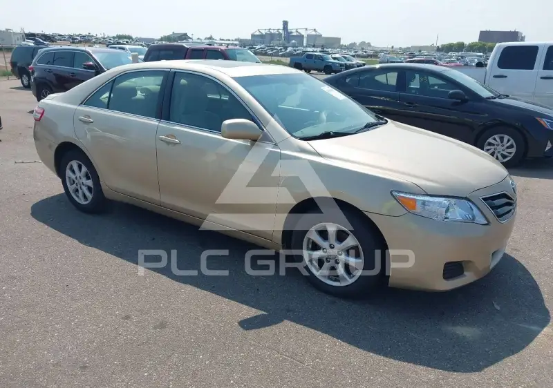 2011 Toyota CAMRY фото