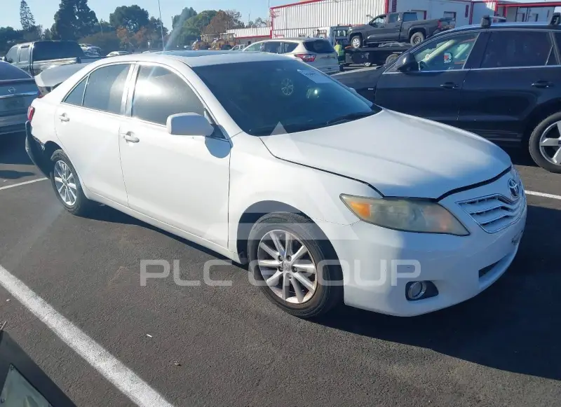2011 Toyota CAMRY фото