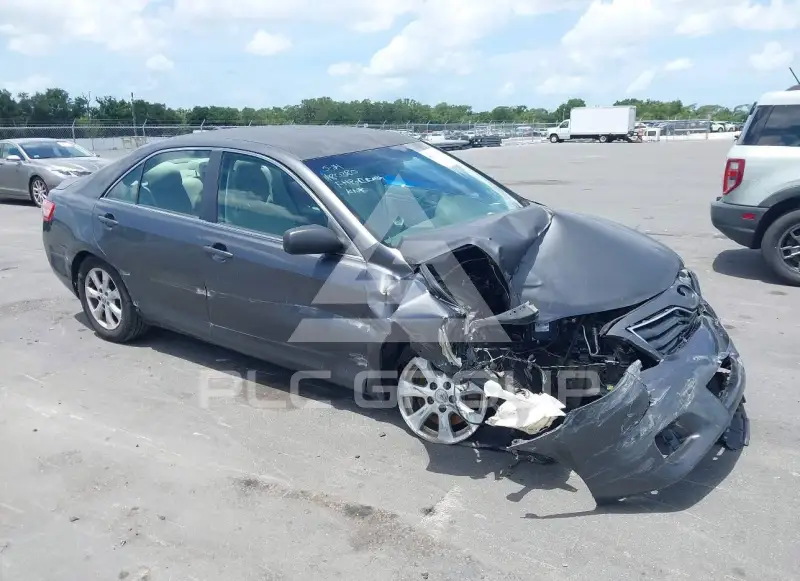 2011 Toyota CAMRY фото