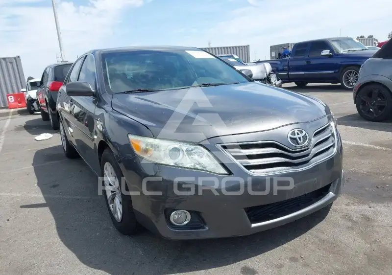 2011 Toyota CAMRY фото
