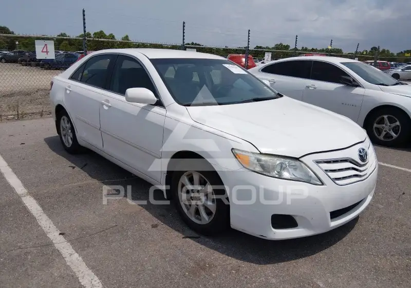 2011 Toyota CAMRY фото