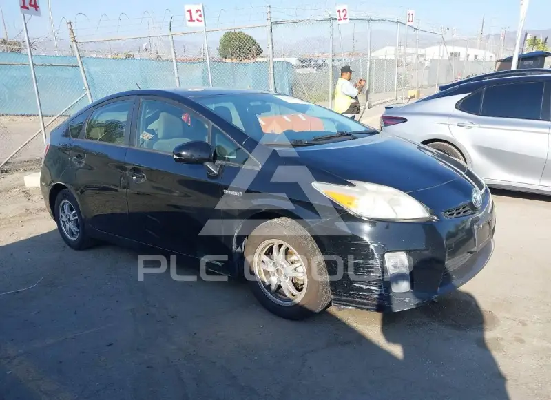 2011 Toyota PRIUS фото