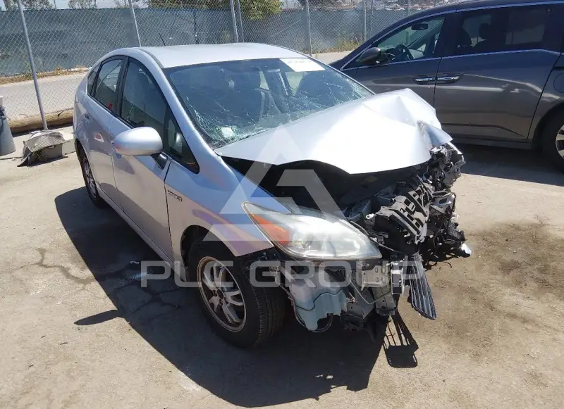 2011 Toyota PRIUS фото