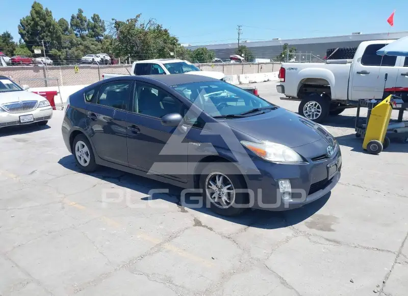 2011 Toyota PRIUS фото