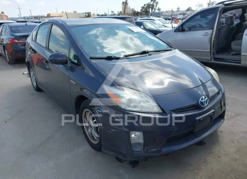 2011 Toyota PRIUS фото