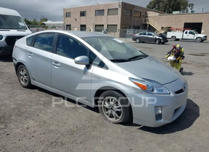 2011 Toyota PRIUS фото