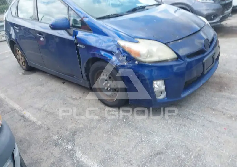 2011 Toyota PRIUS фото