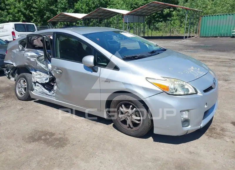 2011 Toyota PRIUS фото