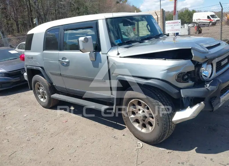 2011 Toyota FJ Cruiser фото