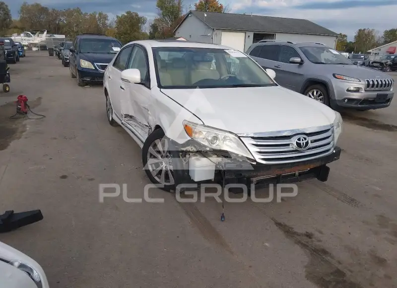 2011 Toyota AVALON photo