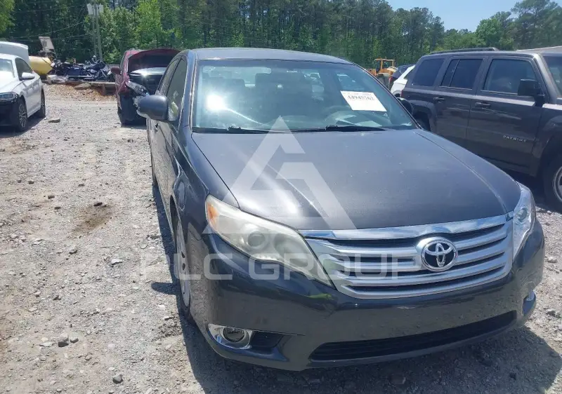 2011 Toyota AVALON фото
