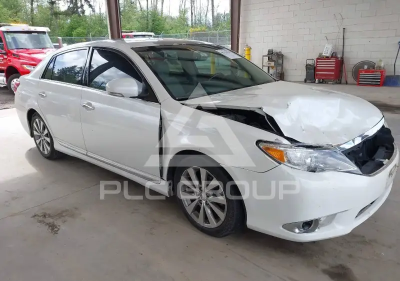 2011 Toyota AVALON фото
