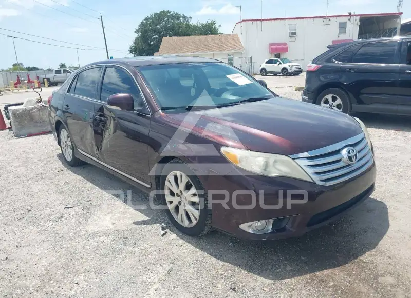 2011 Toyota AVALON photo