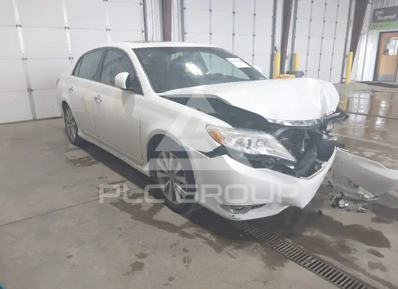 2011 Toyota AVALON фото