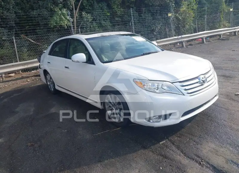 2011 Toyota AVALON photo