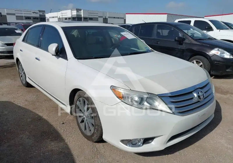 2011 Toyota AVALON фото