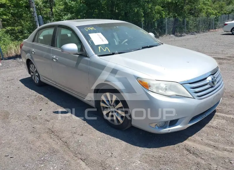 2011 Toyota AVALON фото