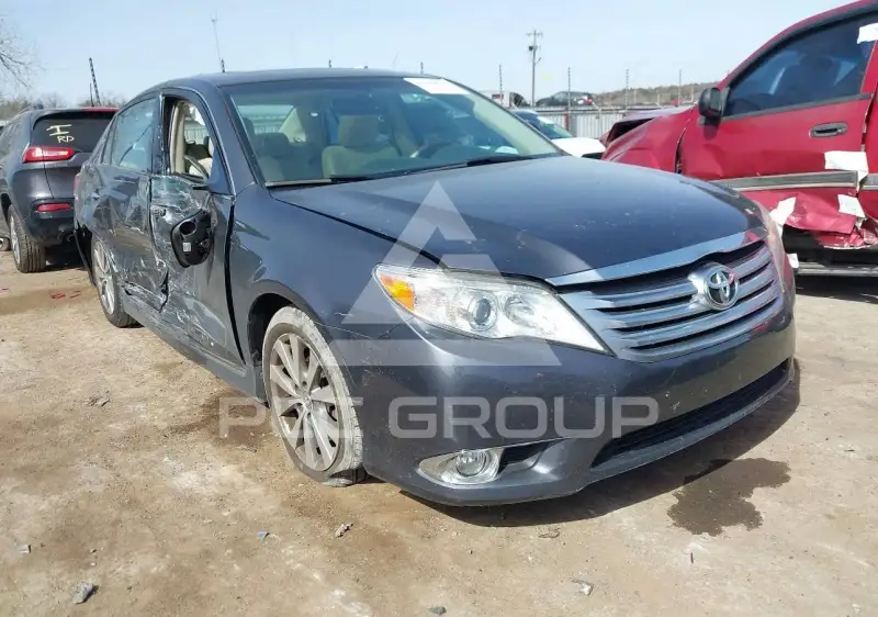 2011 Toyota AVALON photo