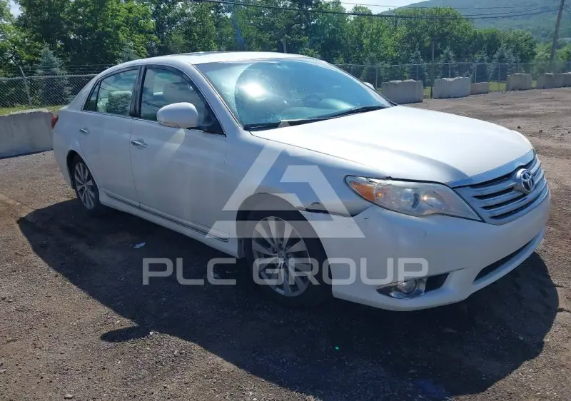 2011 Toyota AVALON photo