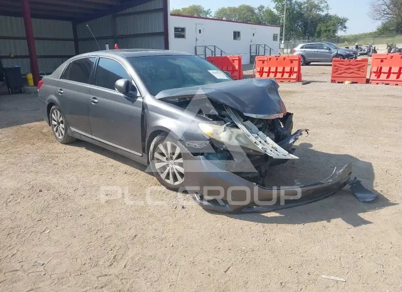2011 Toyota AVALON photo