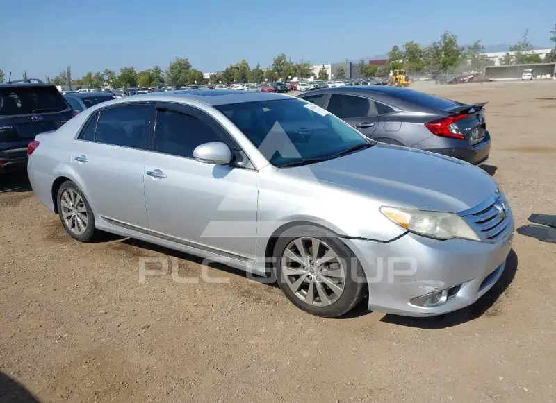 2011 Toyota AVALON фото