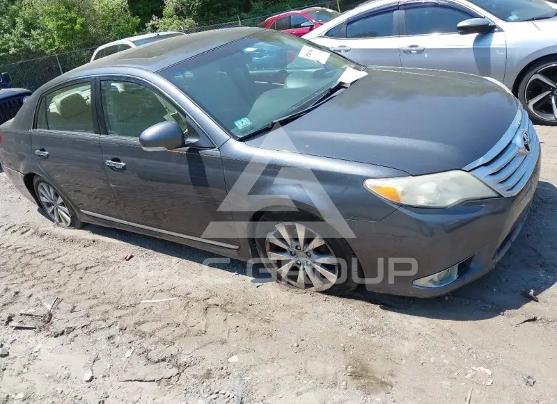 2011 Toyota AVALON photo