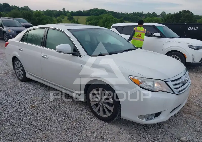 2011 Toyota AVALON фото