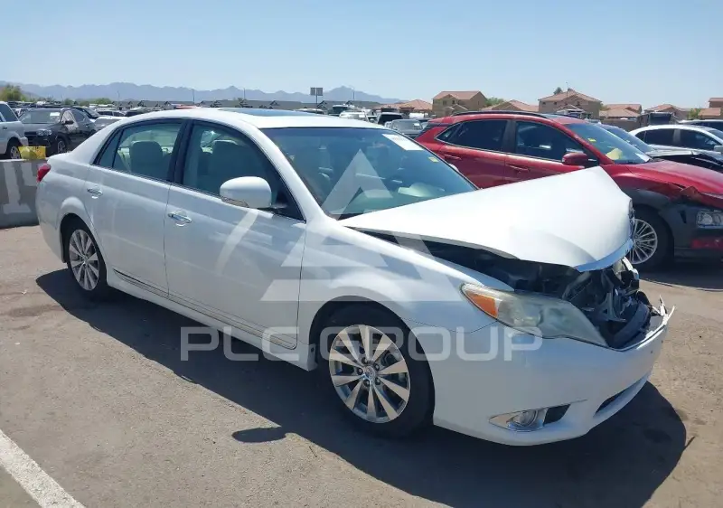 2011 Toyota AVALON фото