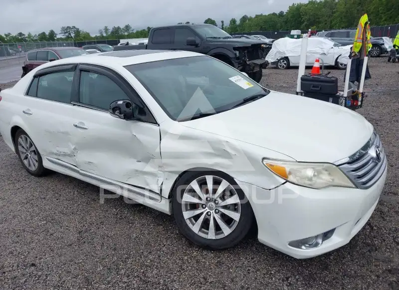 2011 Toyota AVALON photo