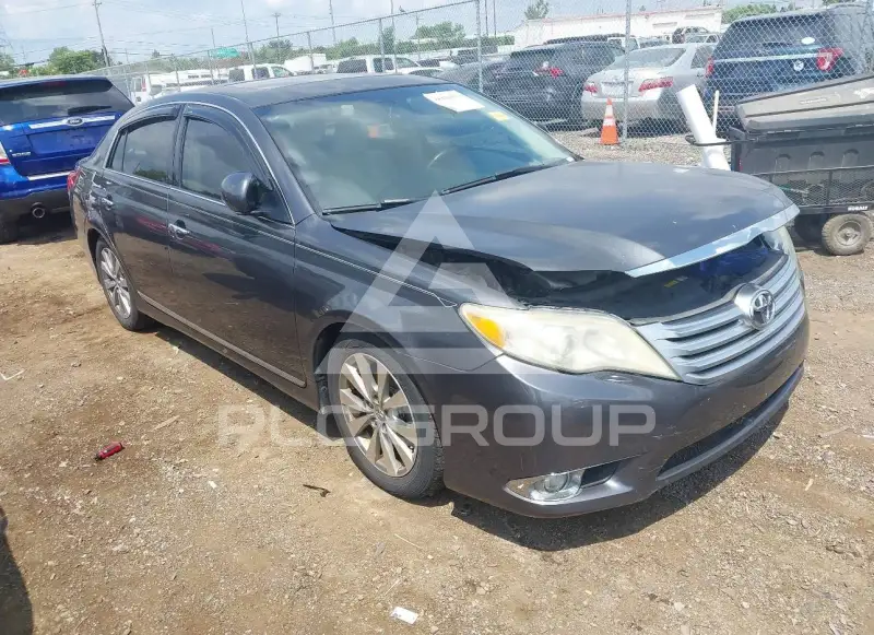 2011 Toyota AVALON фото