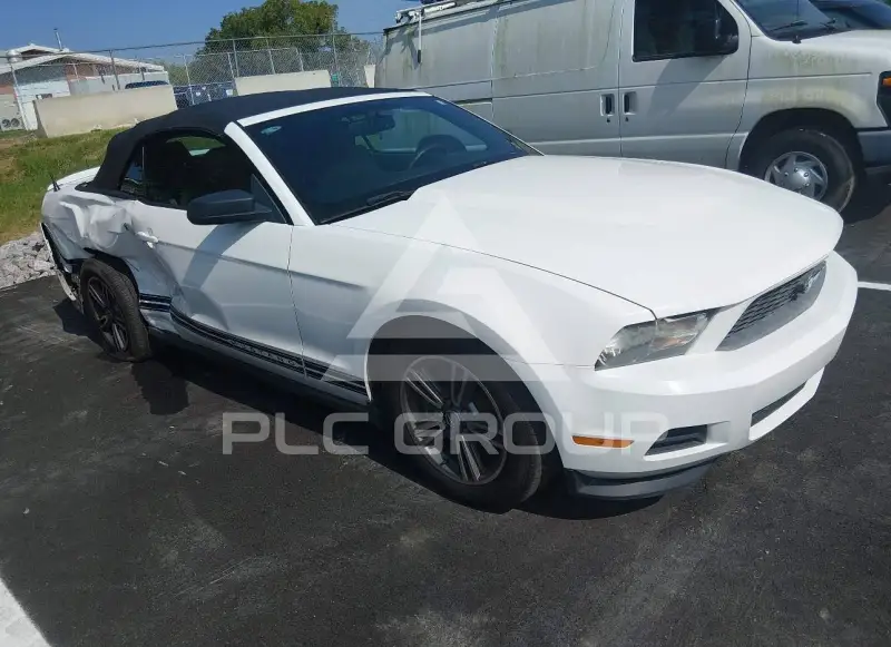 2011 Ford MUSTANG photo