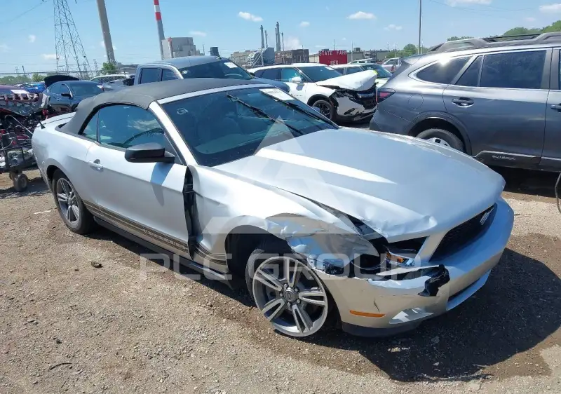 2011 Ford MUSTANG фото