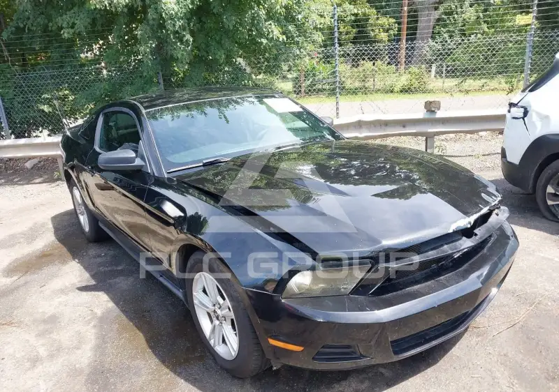 2011 Ford MUSTANG photo