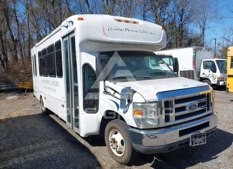 2011 Ford E-450 фото