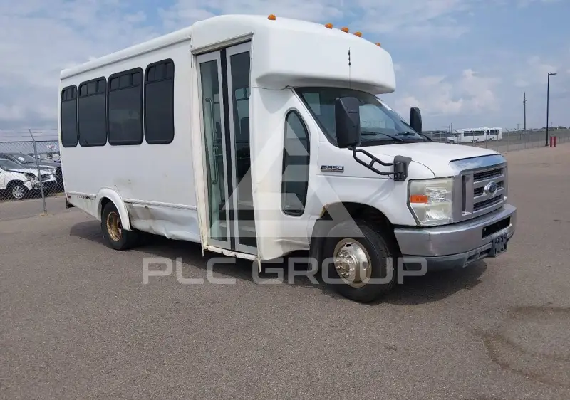 2011 Ford E-350 фото