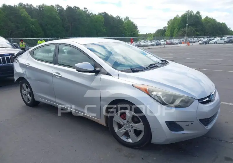 2011 Hyundai Elantra photo