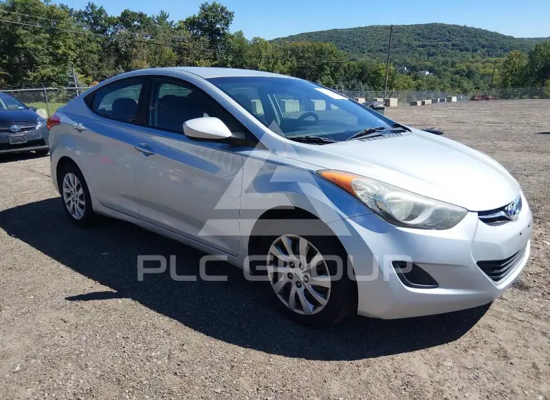 2011 Hyundai Elantra photo