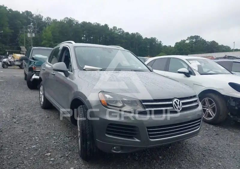 2011 Volkswagen Touareg фото